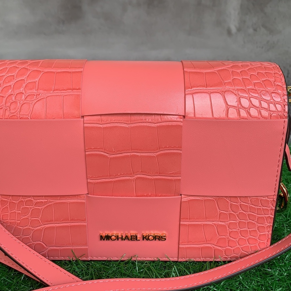 MICHAEL KORS MERCER SM CLUTCH XBODY GRAPEFRUIT - Picture 5 of 15